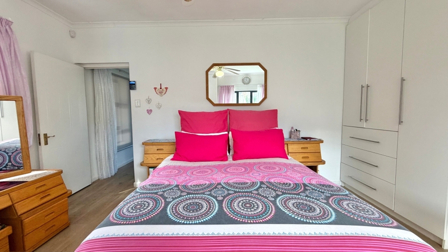 3 Bedroom Property for Sale in Heuningkloof Western Cape